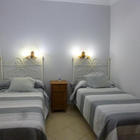 Hostal Virgen Del Rocio Лос Паласиос и Вияфранка Екстериор снимка