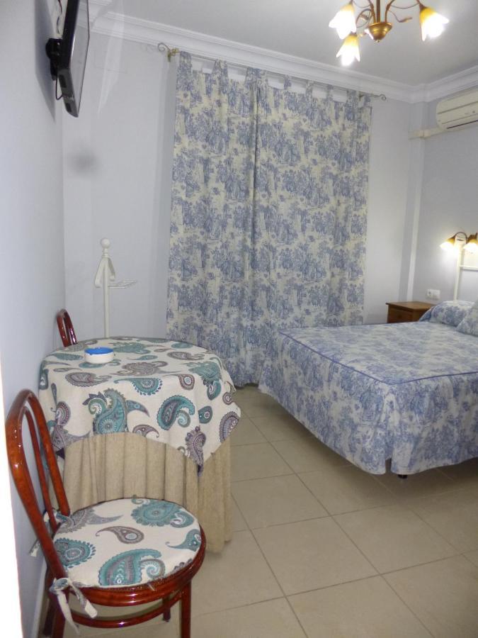 Hostal Virgen Del Rocio Лос Паласиос и Вияфранка Екстериор снимка