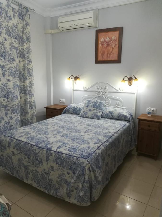 Hostal Virgen Del Rocio Лос Паласиос и Вияфранка Екстериор снимка